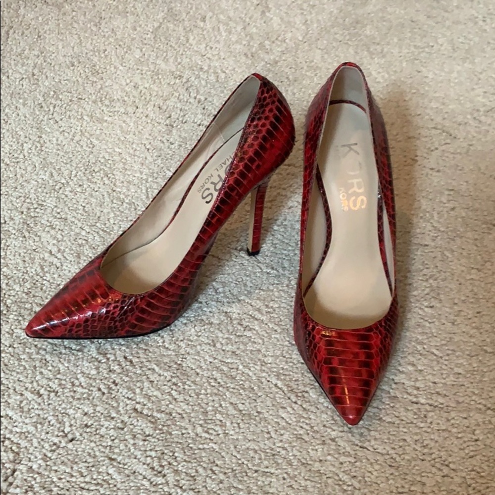 Red KORS Michael Kors Claire Snakeskin Pump - Picture 2 of 3